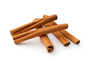 pile of cinnamon sticks