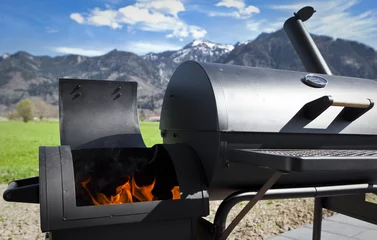 Photo sur Aluminium Grill / Barbecue Barbecue dans les montagnes