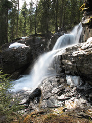 Wasserfall im Bergwald