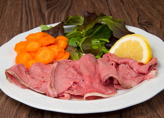 roastbeef di mazo con insalata