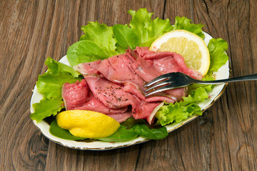 roastbeef di mazo con insalata