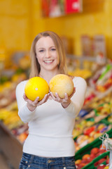 Fototapeta na wymiar melonen im supermarkt