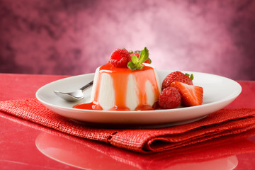 Panna Cotta con Sciroppo alla Fragola
