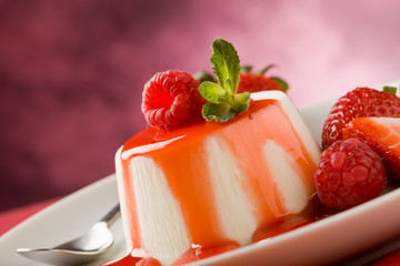 Panna Cotta con Sciroppo alla Fragola