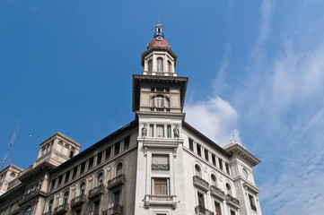 Fototapeta na wymiar La Inmobiliaria fasada budynku położony w pobliżu placu Congreso.