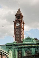Fototapeta na wymiar Warrington Plaza i wieża zegarowa z budynku terminalu Hoboken