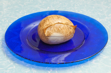 Scamorza su piatto blu