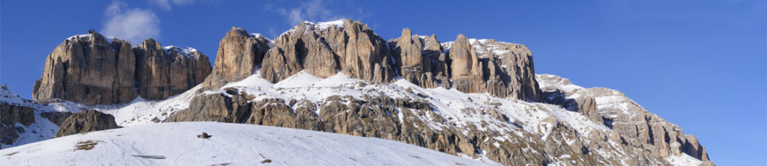 Fototapeta na wymiar Mountain in winter in Dolomits
