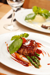 Fillet steak with asparagus