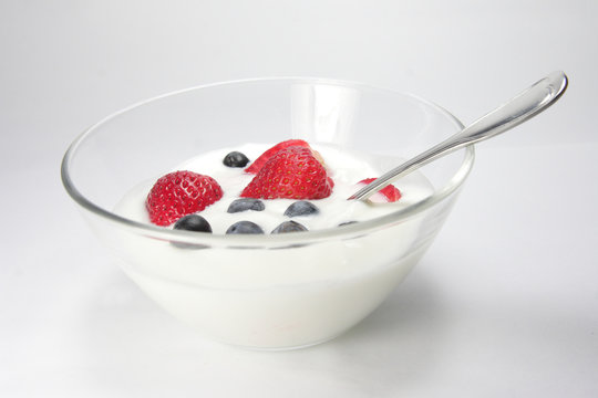 Joghurt pur mit Früchten