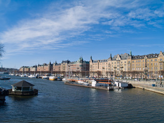 Fototapeta na wymiar Ulica Strandvagen architektury Sztokholm, Szwecja