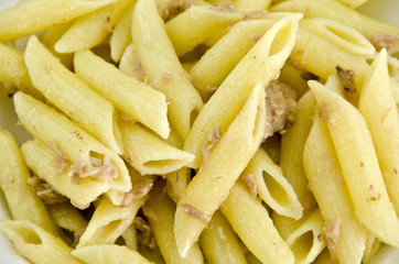 Primo piano pennette con Tonno