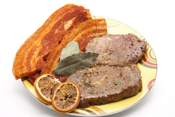 Grillfleisch mit Zitrone