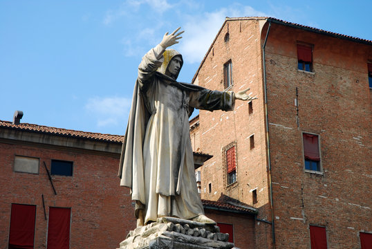 Statua del Savonarola a Ferrara