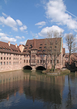 Pegnitz N&uuml;rnberg mit Heilig Geist Spital