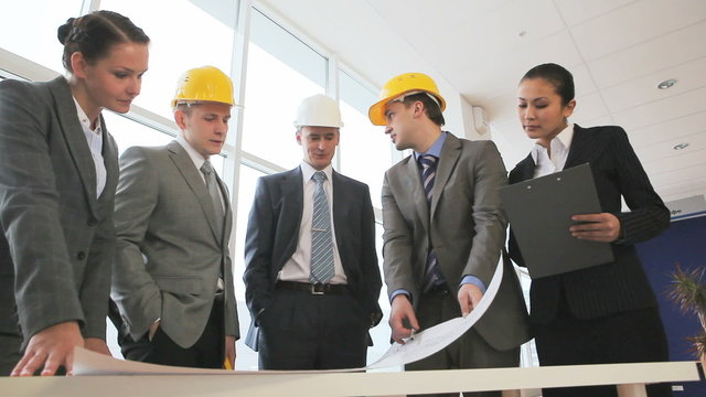 Businesswoman brings project to architects discuss it