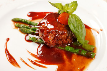 Fillet steak with asparagus