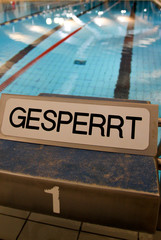 Fototapeta premium sign in german indoor pool