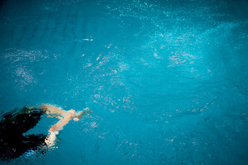 Fototapeta na wymiar swimming in blue pool