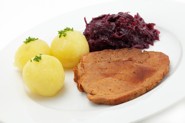 Schweinebraten,Kartoffelklöße,Rotkohl