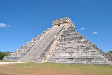 Fototapeta na wymiar Pyramide de Chichen Itza