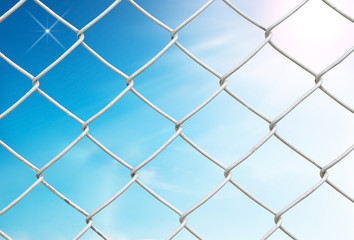Fototapeta premium chain link fence see blue sky