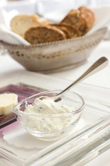 Kräuterquark im Glas