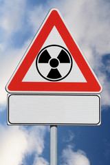 Segnale di pericolo radiazioni con spazio per testo