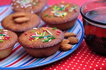 Cakes on a plate with stripes