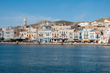 Fototapeta na wymiar Ermoupolis na wyspie Syros