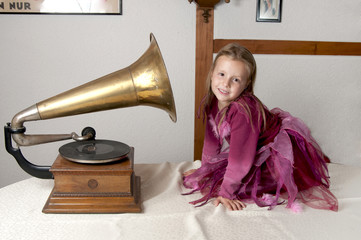Mädchen mit Grammophon