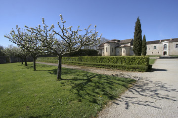 Fototapeta na wymiar Flaran Abbey (Vizcaya, Francja), widok na ogród.