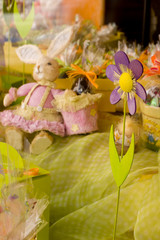 vitrine de pâques colorée