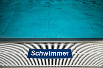 Schwimmbad Warnschild