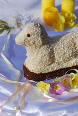 Osterlamm Kuchen selbstgebacken Tischdekoration