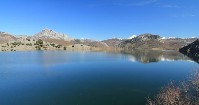Panor&aacute;mica Embalse del Porma.
