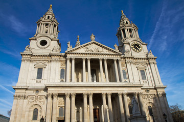 Fototapeta na wymiar Main facade of St Paul's cathedral