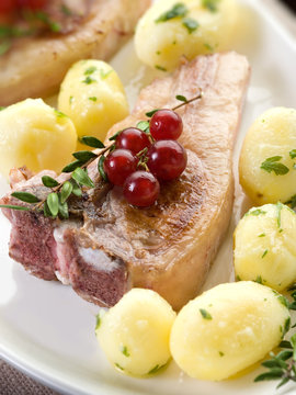 lamb rib with redcurrand and potatoes-costolette agnello e ribes