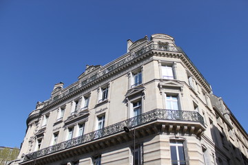 Fototapeta na wymiar Immeuble du quartier du Palais-Bourbon à Paris