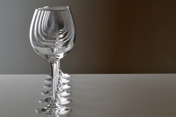 Six empty wine glasses lined - 31412175