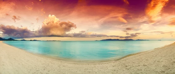 Photo sur Plexiglas Mer / coucher de soleil Panorama of tropical beach before sunset.
