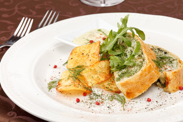 fish pie with sauce and potato chips