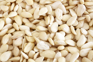 Peeled almonds