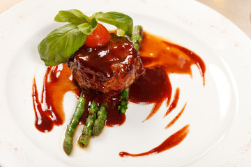 Fillet steak with asparagus
