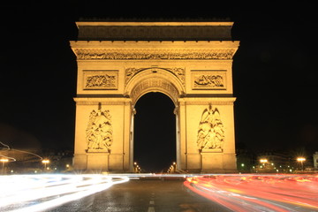 Fototapeta na wymiar Paris la nuit - Monument
