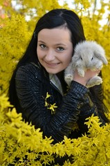 femme et lapin