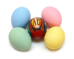 Obraz na płótnie Canvas easter - colored eggs on white