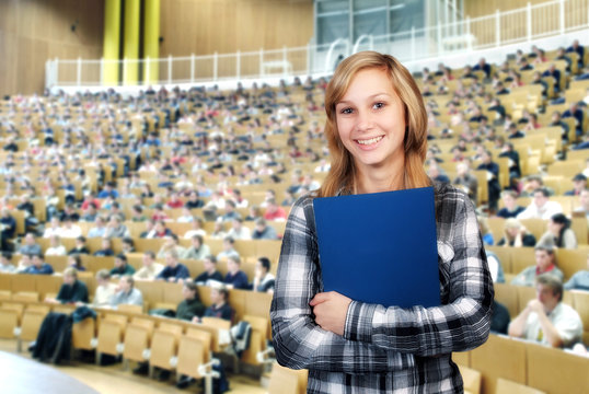 Studentin im H&ouml;rsaal