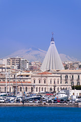 Fototapeta premium Siracusa cityscape with mount Etna