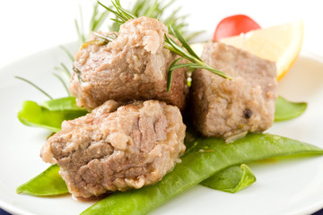 Manzo al Rosmarino con Piselli